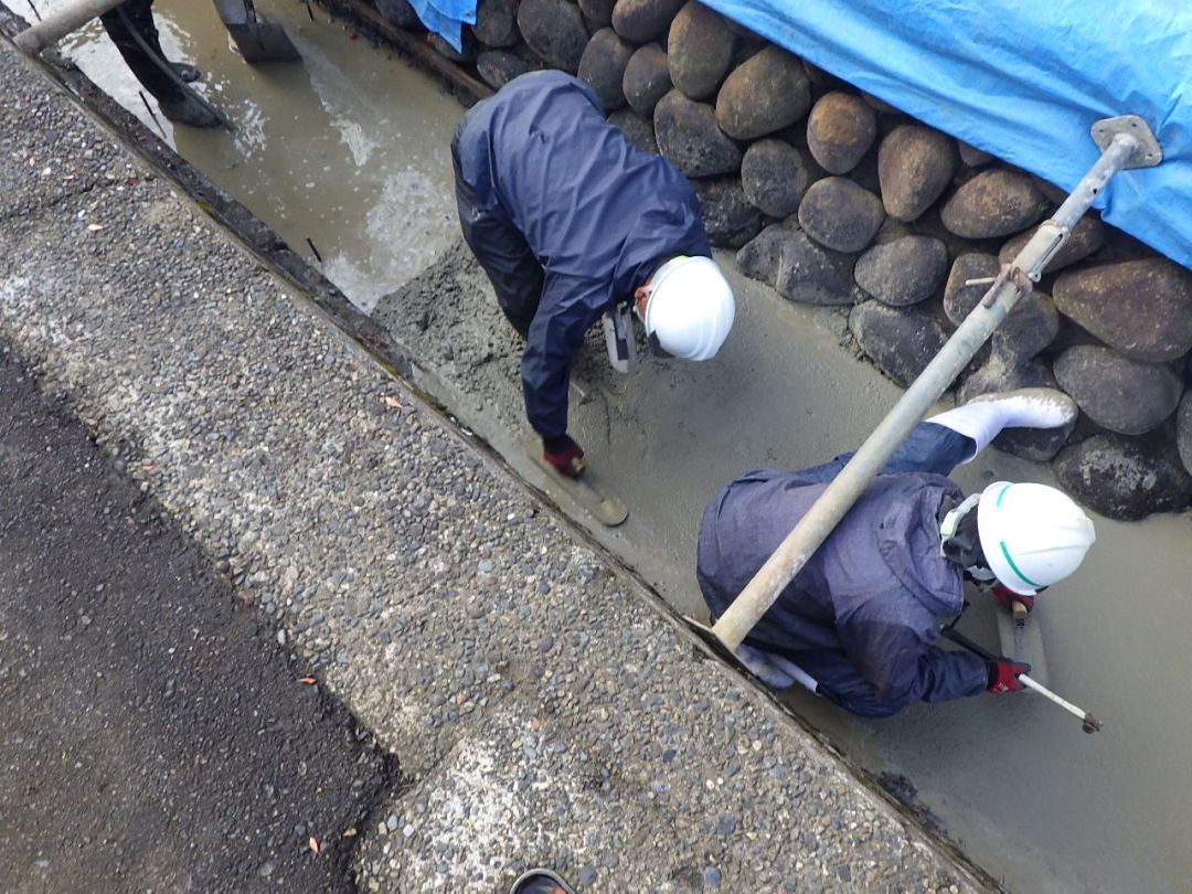 水路底面補修状況