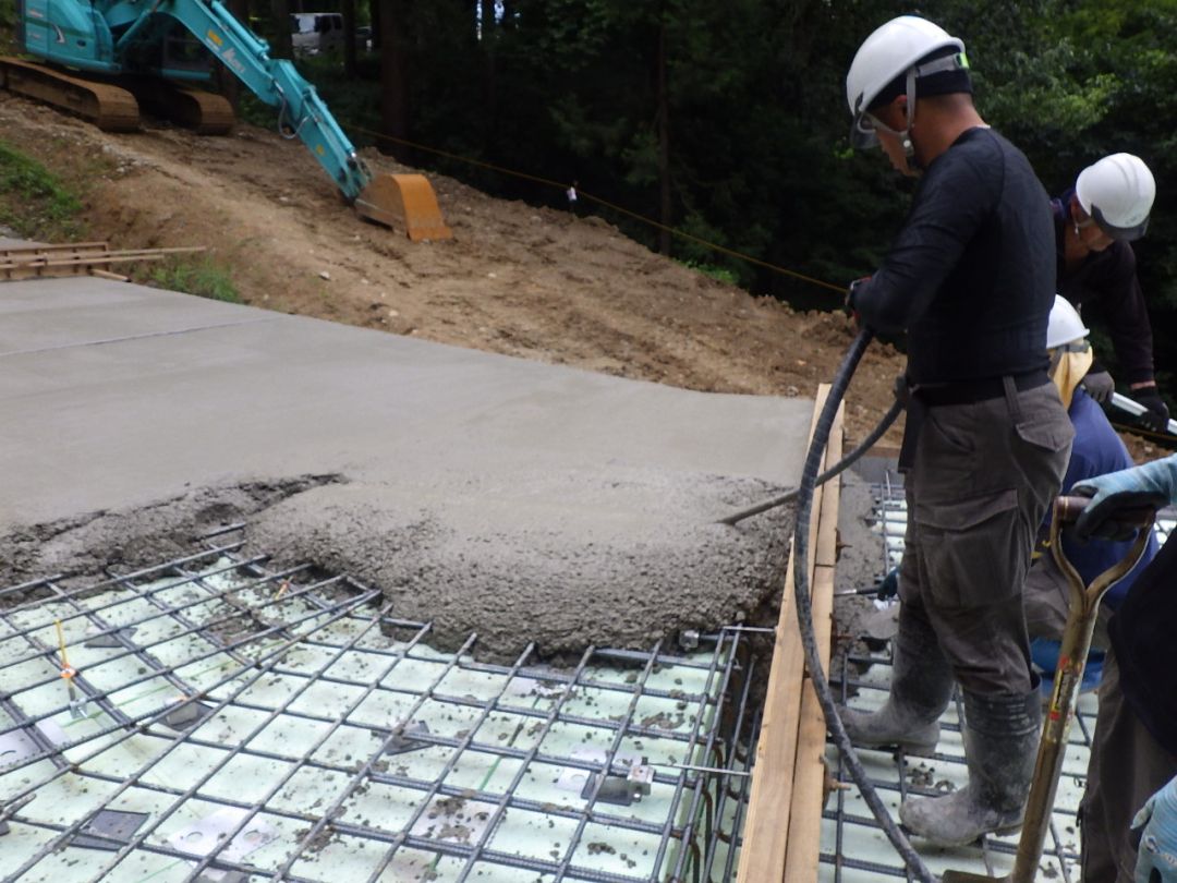 天端コンクリート打設