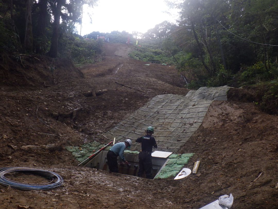 水抜き横ボーリング施工状況