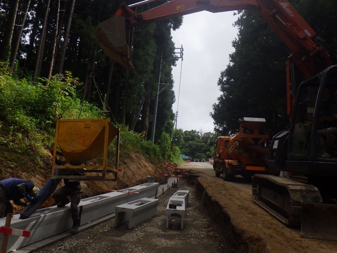 自由勾配側溝敷設状況