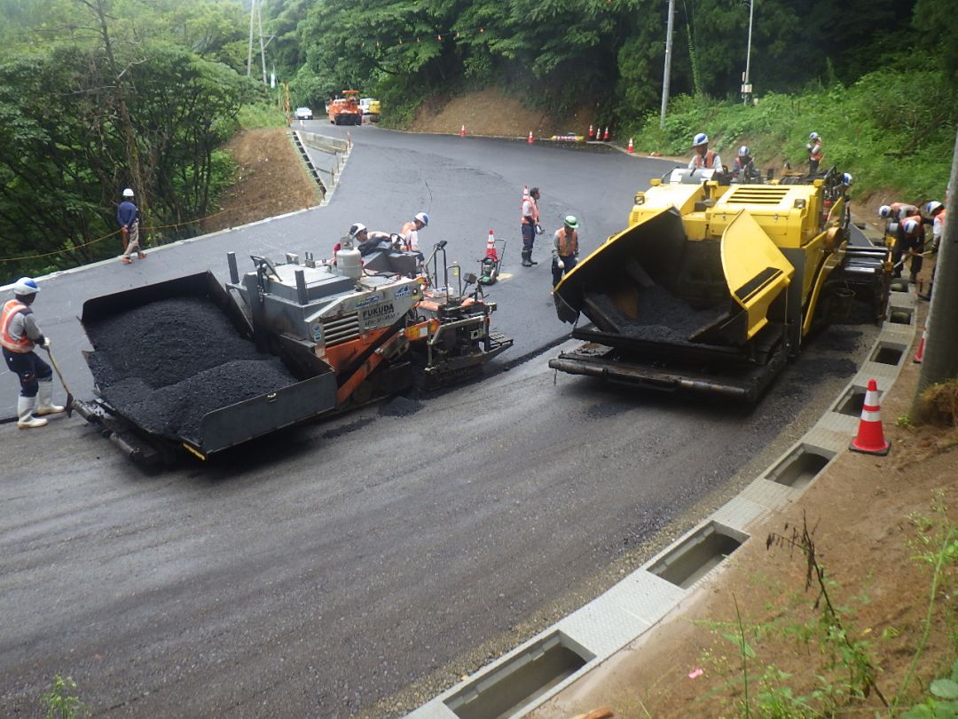 アスファルト舗設状況